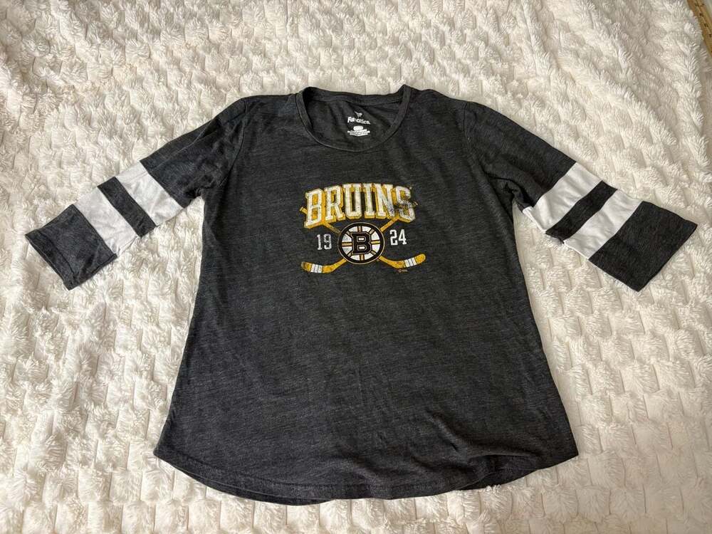 Boston Bruins Fanatics Women's Gray 3/4 Sleeve Striped T-Shirt Medium
